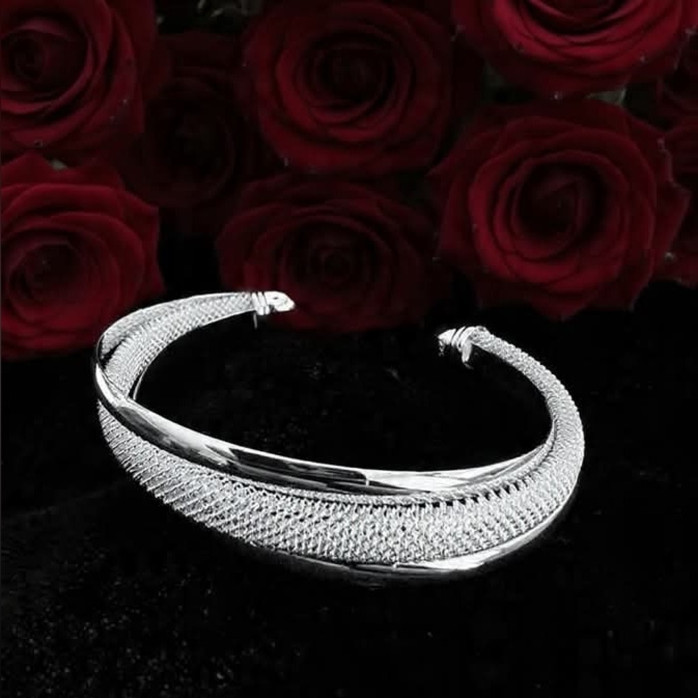 Cute 925 STERLING SILVER BANGLE BRACELET

New